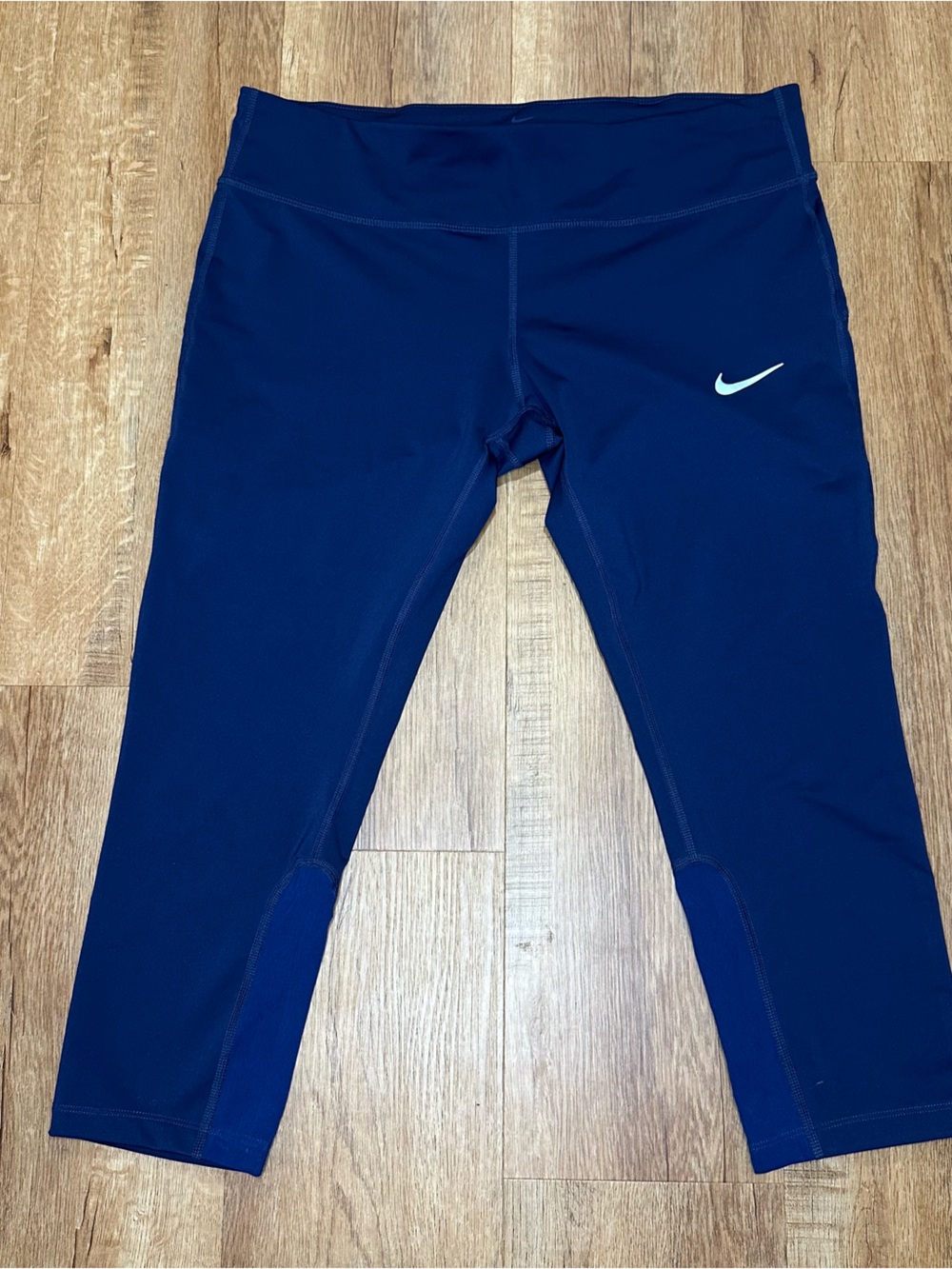 Nike Women’s Capri Navy Blue Athletic Leggings with White Swoosh Size XL